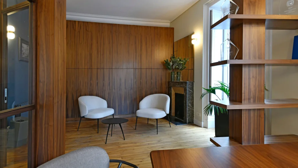Proyecto de interiorismo para profesionales: oficinas